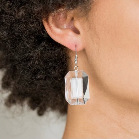 NWT - emerald-cut beaded necklace with earrings - Picture 3 of 4